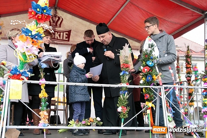 Zdjęcie w galerii na portalu naszwodzislaw.com: Przez siedem dni na wodzisławskim rynku można było zaopatrzyć się na święta wiadomości z regionu