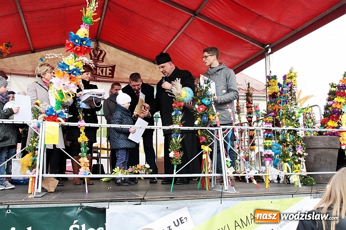 Zdjęcie w galerii na portalu naszwodzislaw.com: Przez siedem dni na wodzisławskim rynku można było zaopatrzyć się na święta wiadomości z regionu