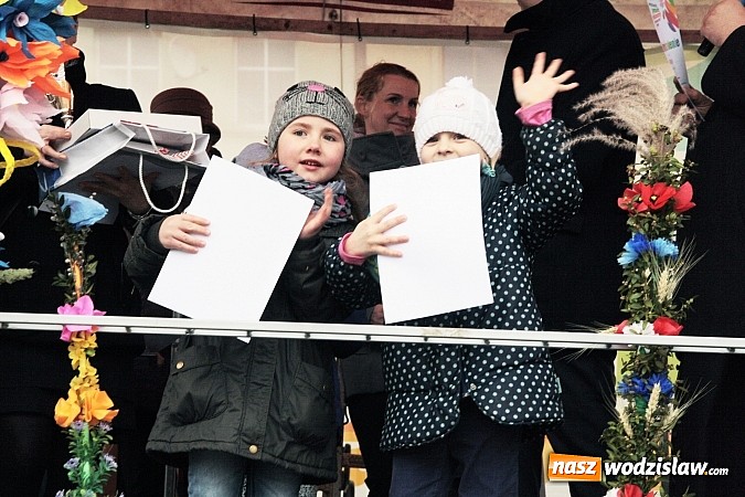 Zdjęcie w galerii na portalu naszwodzislaw.com: Przez siedem dni na wodzisławskim rynku można było zaopatrzyć się na święta wiadomości z regionu