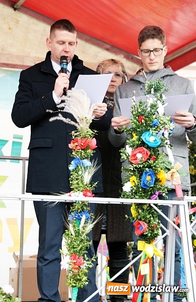 Zdjęcie w galerii na portalu naszwodzislaw.com: Przez siedem dni na wodzisławskim rynku można było zaopatrzyć się na święta wiadomości z regionu