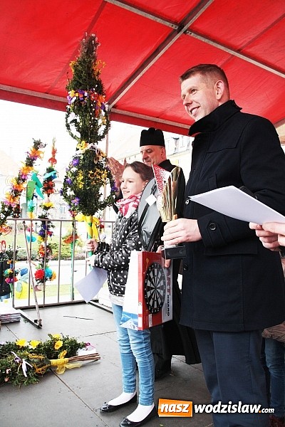 Zdjęcie w galerii na portalu naszwodzislaw.com: Przez siedem dni na wodzisławskim rynku można było zaopatrzyć się na święta wiadomości z regionu