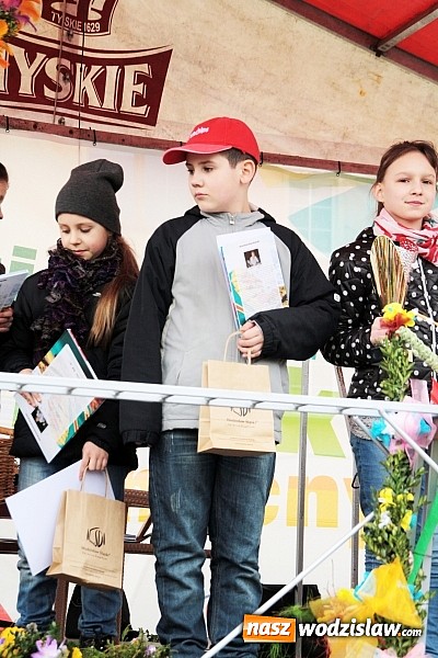 Zdjęcie w galerii na portalu naszwodzislaw.com: Przez siedem dni na wodzisławskim rynku można było zaopatrzyć się na święta wiadomości z regionu