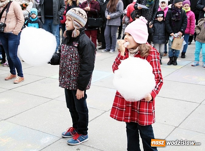 Zdjęcie w galerii na portalu naszwodzislaw.com: Przez siedem dni na wodzisławskim rynku można było zaopatrzyć się na święta wiadomości z regionu
