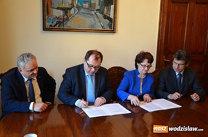 Zdjęcie w galerii na portalu naszwodzislaw.com: Podpisanie umów w Tarnowskich Górach wiadomości z regionu