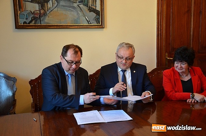 Zdjęcie w galerii na portalu naszwodzislaw.com: Podpisanie umów w Tarnowskich Górach wiadomości z regionu