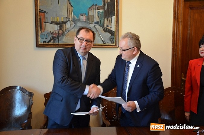 Zdjęcie w galerii na portalu naszwodzislaw.com: Podpisanie umów w Tarnowskich Górach wiadomości z regionu