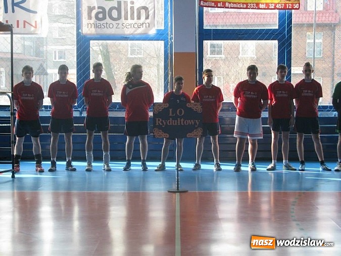 Zdjęcie w galerii na portalu naszwodzislaw.com: Zesp&oacute;ł Szk&oacute;ł Zawodowych mistrzem powiatu w siatk&oacute;wce wiadomości z regionu