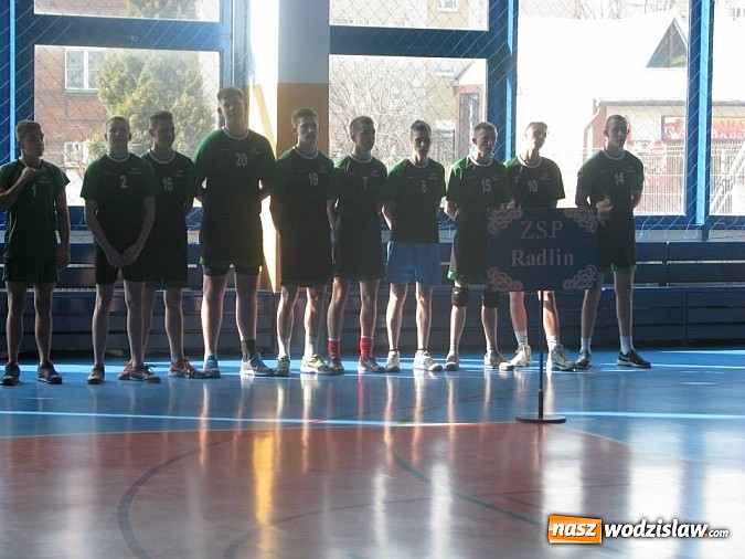 Zdjęcie w galerii na portalu naszwodzislaw.com: Zesp&oacute;ł Szk&oacute;ł Zawodowych mistrzem powiatu w siatk&oacute;wce wiadomości z regionu