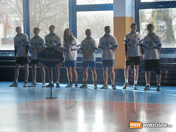 Zdjęcie w galerii na portalu naszwodzislaw.com: Zesp&oacute;ł Szk&oacute;ł Zawodowych mistrzem powiatu w siatk&oacute;wce wiadomości z regionu