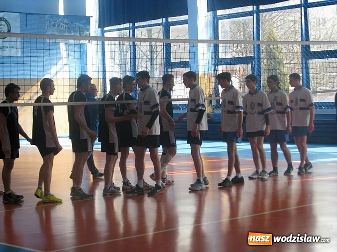 Zdjęcie w galerii na portalu naszwodzislaw.com: Zesp&oacute;ł Szk&oacute;ł Zawodowych mistrzem powiatu w siatk&oacute;wce wiadomości z regionu