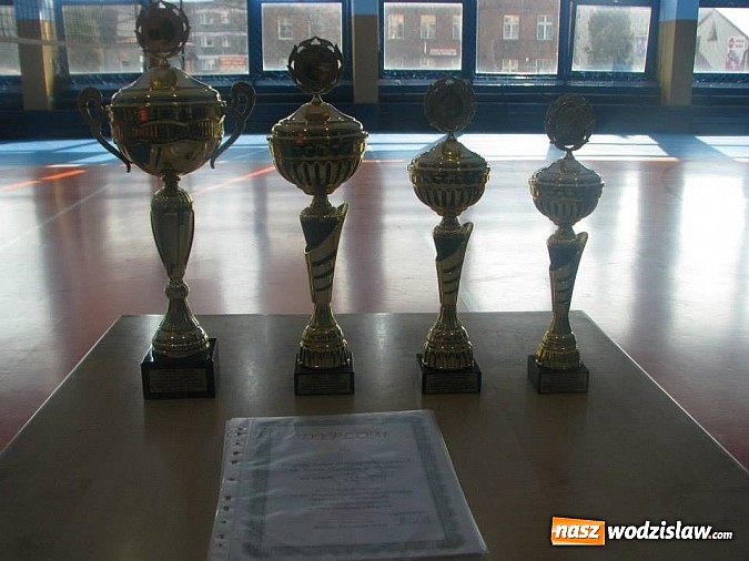 Zdjęcie w galerii na portalu naszwodzislaw.com: Zesp&oacute;ł Szk&oacute;ł Zawodowych mistrzem powiatu w siatk&oacute;wce wiadomości z regionu