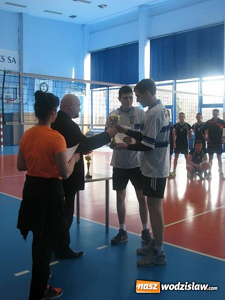 Zdjęcie w galerii na portalu naszwodzislaw.com: Zesp&oacute;ł Szk&oacute;ł Zawodowych mistrzem powiatu w siatk&oacute;wce wiadomości z regionu