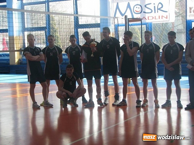 Zdjęcie w galerii na portalu naszwodzislaw.com: Zesp&oacute;ł Szk&oacute;ł Zawodowych mistrzem powiatu w siatk&oacute;wce wiadomości z regionu