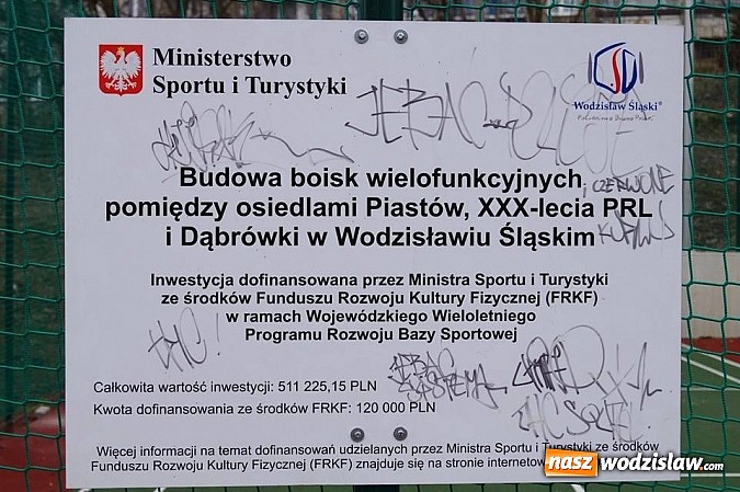 Zdjęcie w galerii na portalu naszwodzislaw.com: Wandale na "Trzech Wzgórzach". Swoje poczynania nagrali i wrzucili do Internetu wiadomości z regionu