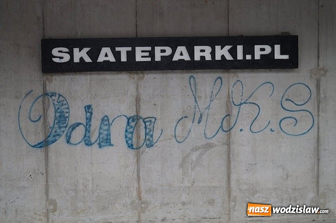 Zdjęcie w galerii na portalu naszwodzislaw.com: Wandale na "Trzech Wzgórzach". Swoje poczynania nagrali i wrzucili do Internetu wiadomości z regionu