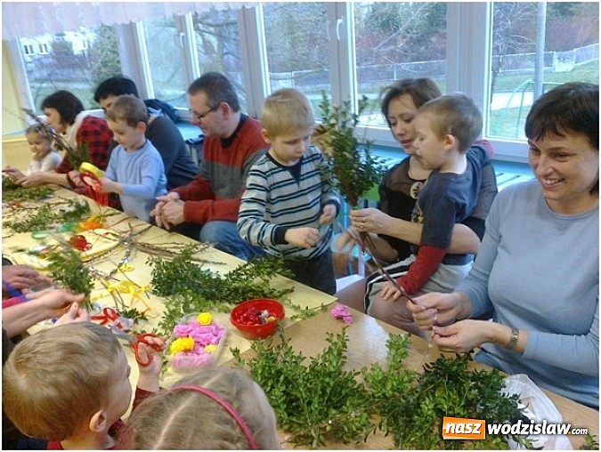 Zdjęcie w galerii na portalu naszwodzislaw.com: Przedszkolaki z PP nr 16 wykonywały wielkanocne palmy dla dzieci z hospicjum w Rybniku wiadomości z regionu
