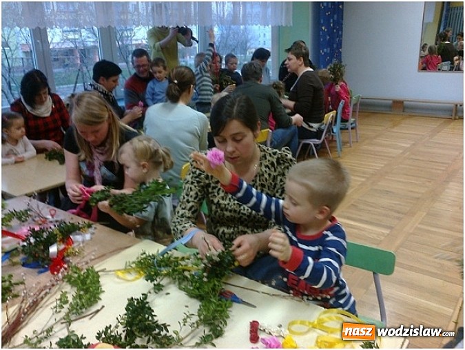 Zdjęcie w galerii na portalu naszwodzislaw.com: Przedszkolaki z PP nr 16 wykonywały wielkanocne palmy dla dzieci z hospicjum w Rybniku wiadomości z regionu