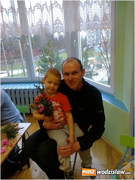 Zdjęcie w galerii na portalu naszwodzislaw.com: Przedszkolaki z PP nr 16 wykonywały wielkanocne palmy dla dzieci z hospicjum w Rybniku wiadomości z regionu