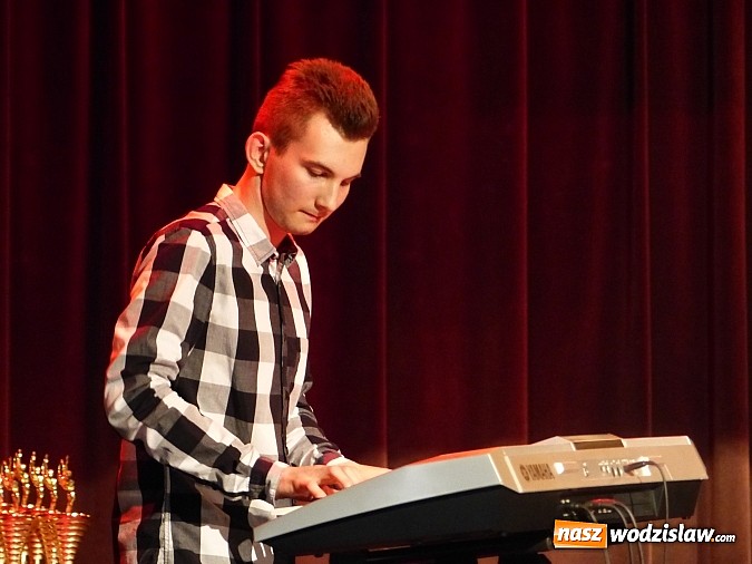 Zdjęcie w galerii na portalu naszwodzislaw.com: Wiktorie trafiły do rąk najlepszych sportowc&oacute;w wiadomości z regionu