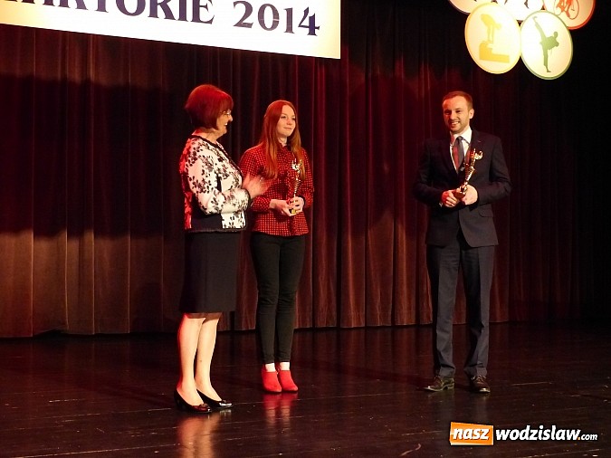 Zdjęcie w galerii na portalu naszwodzislaw.com: Wiktorie trafiły do rąk najlepszych sportowc&oacute;w wiadomości z regionu