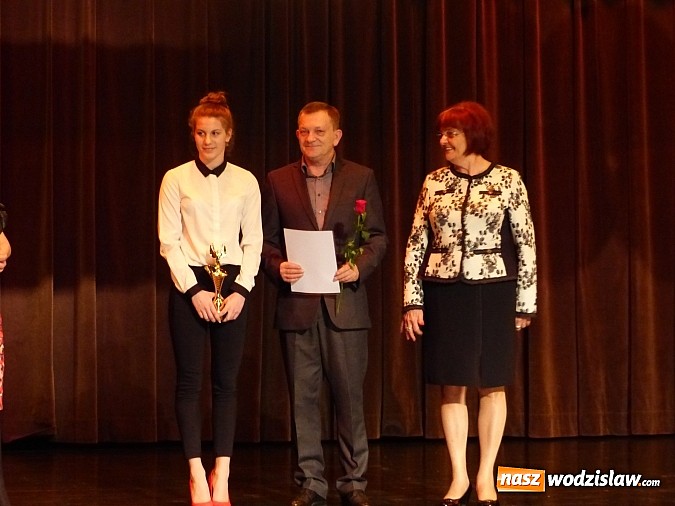 Zdjęcie w galerii na portalu naszwodzislaw.com: Wiktorie trafiły do rąk najlepszych sportowc&oacute;w wiadomości z regionu