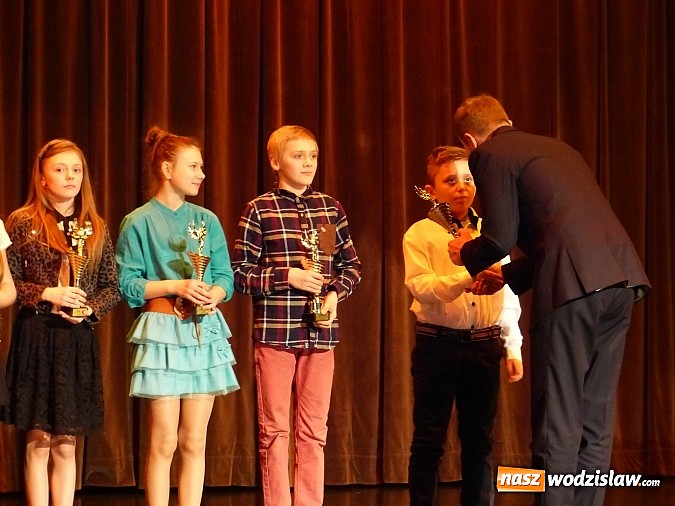 Zdjęcie w galerii na portalu naszwodzislaw.com: Wiktorie trafiły do rąk najlepszych sportowc&oacute;w wiadomości z regionu