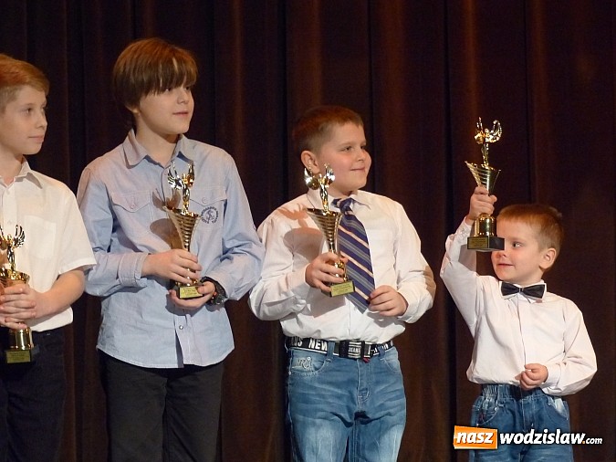 Zdjęcie w galerii na portalu naszwodzislaw.com: Wiktorie trafiły do rąk najlepszych sportowc&oacute;w wiadomości z regionu