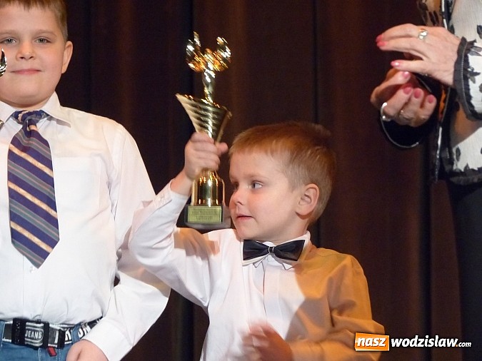Zdjęcie w galerii na portalu naszwodzislaw.com: Wiktorie trafiły do rąk najlepszych sportowc&oacute;w wiadomości z regionu