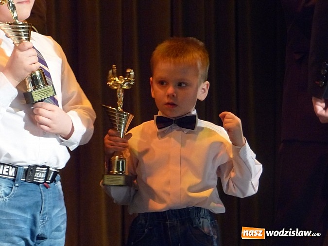 Zdjęcie w galerii na portalu naszwodzislaw.com: Wiktorie trafiły do rąk najlepszych sportowc&oacute;w wiadomości z regionu