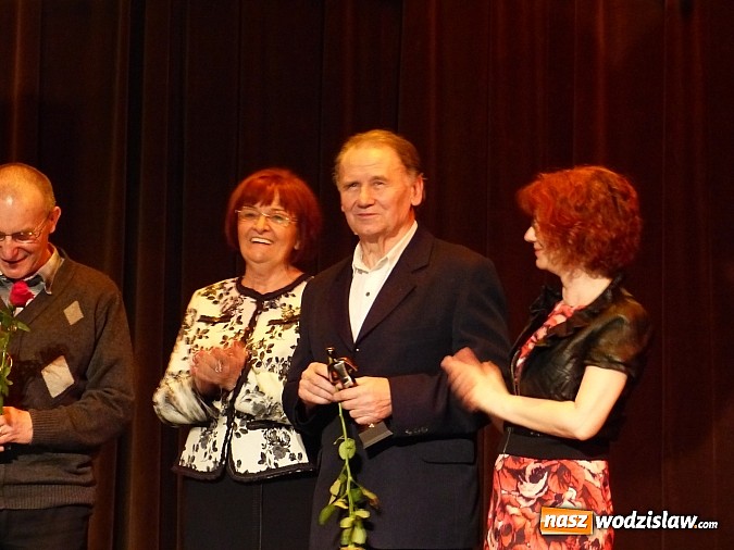 Zdjęcie w galerii na portalu naszwodzislaw.com: Wiktorie trafiły do rąk najlepszych sportowc&oacute;w wiadomości z regionu