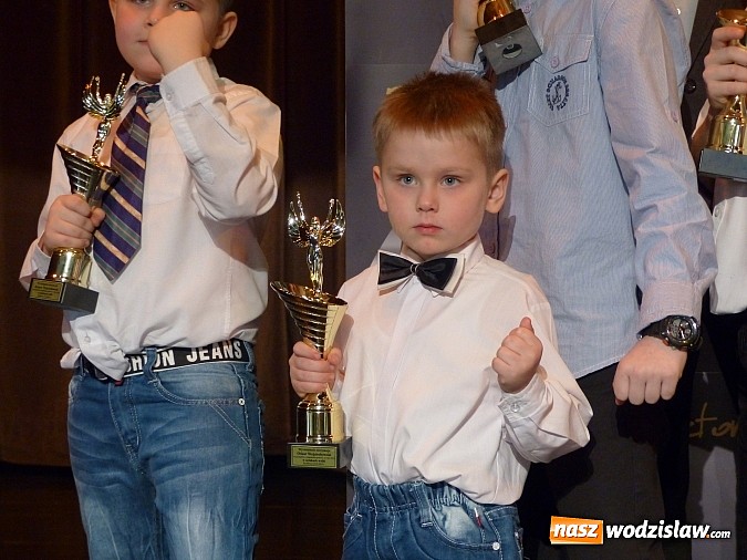 Zdjęcie w galerii na portalu naszwodzislaw.com: Wiktorie trafiły do rąk najlepszych sportowc&oacute;w wiadomości z regionu