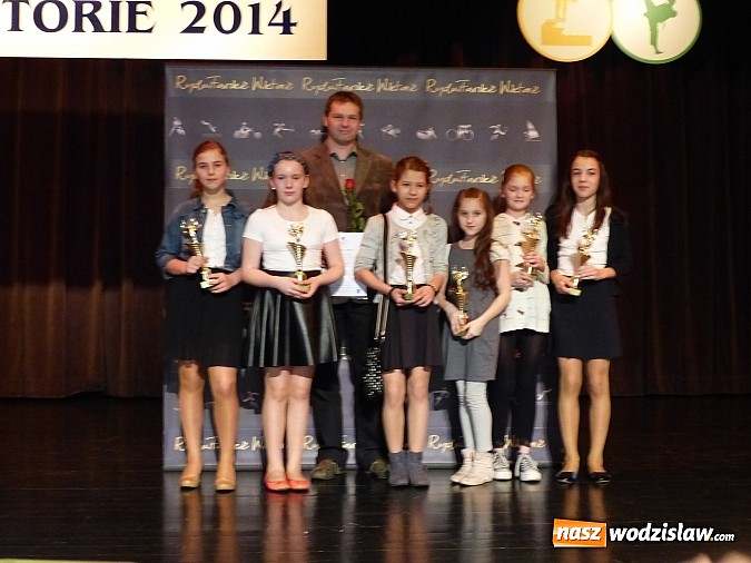 Zdjęcie w galerii na portalu naszwodzislaw.com: Wiktorie trafiły do rąk najlepszych sportowc&oacute;w wiadomości z regionu