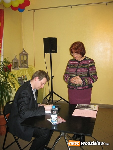 Zdjęcie w galerii na portalu naszwodzislaw.com: Spotkanie autorskie z Thomasem Arnoldem wiadomości z regionu