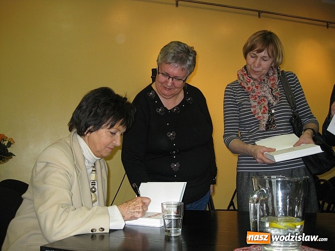 Zdjęcie w galerii na portalu naszwodzislaw.com: Spotkanie autorskie z Haliną Kunicką w Rydułtowach wiadomości z regionu
