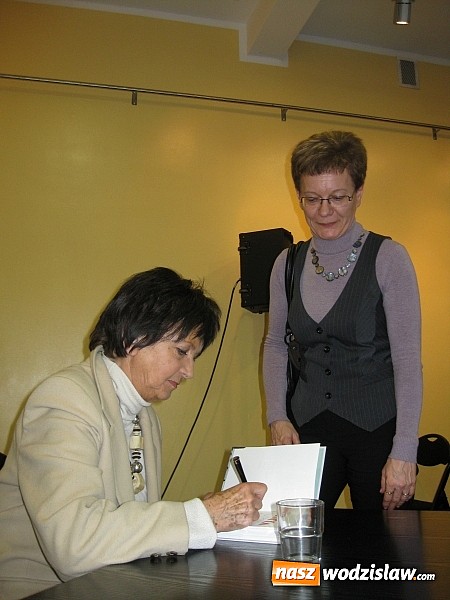 Zdjęcie w galerii na portalu naszwodzislaw.com: Spotkanie autorskie z Haliną Kunicką w Rydułtowach wiadomości z regionu