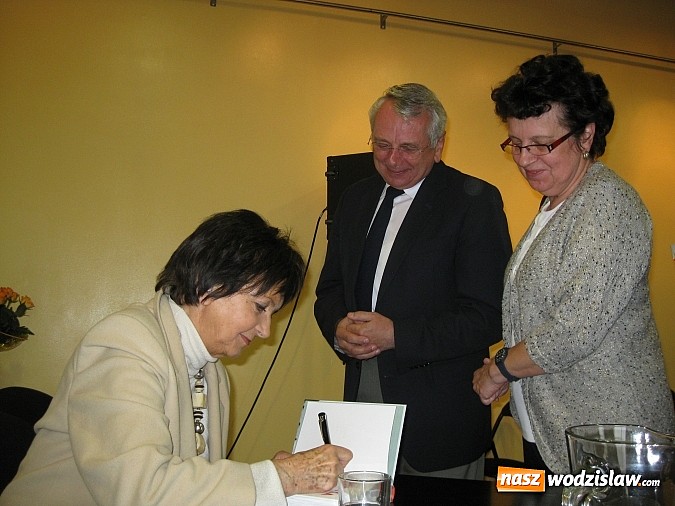Zdjęcie w galerii na portalu naszwodzislaw.com: Spotkanie autorskie z Haliną Kunicką w Rydułtowach wiadomości z regionu