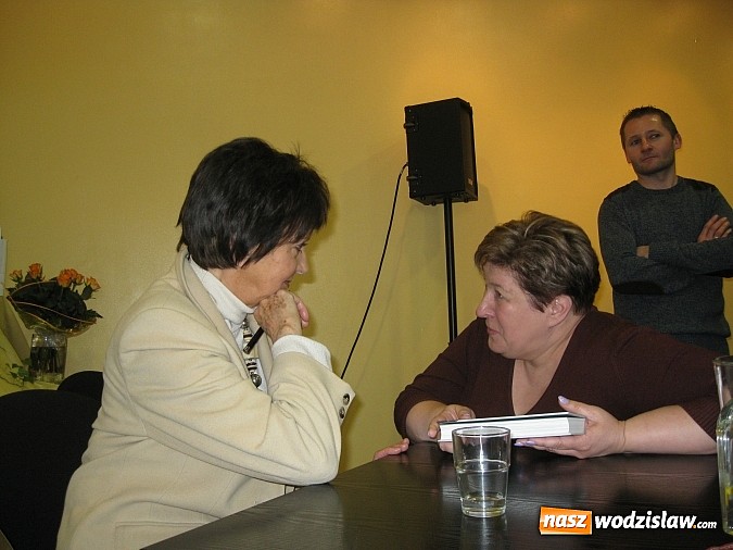 Zdjęcie w galerii na portalu naszwodzislaw.com: Spotkanie autorskie z Haliną Kunicką w Rydułtowach wiadomości z regionu
