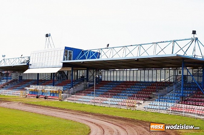 Zdjęcie w galerii na portalu naszwodzislaw.com: Nowego oblicza doczeka się trybuna na stadionie przy ulicy Bogumińskiej wiadomości z regionu