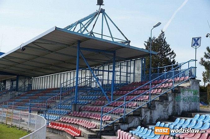Zdjęcie w galerii na portalu naszwodzislaw.com: Nowego oblicza doczeka się trybuna na stadionie przy ulicy Bogumińskiej wiadomości z regionu
