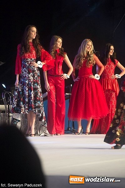 Zdjęcie w galerii na portalu naszwodzislaw.com: Uczennica z Rydułtów w międzynarodowym konkursie Miss wiadomości z regionu