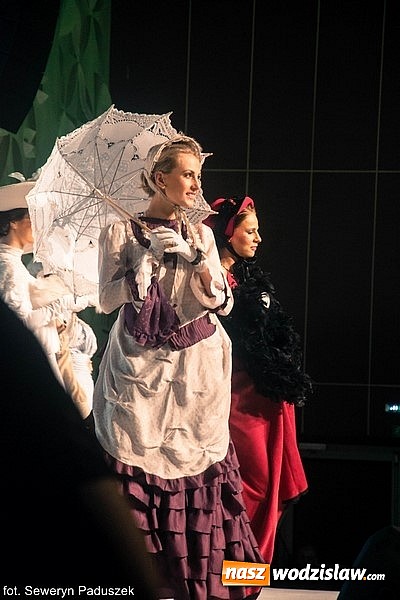 Zdjęcie w galerii na portalu naszwodzislaw.com: Uczennica z Rydułtów w międzynarodowym konkursie Miss wiadomości z regionu