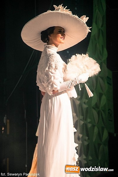 Zdjęcie w galerii na portalu naszwodzislaw.com: Uczennica z Rydułtów w międzynarodowym konkursie Miss wiadomości z regionu