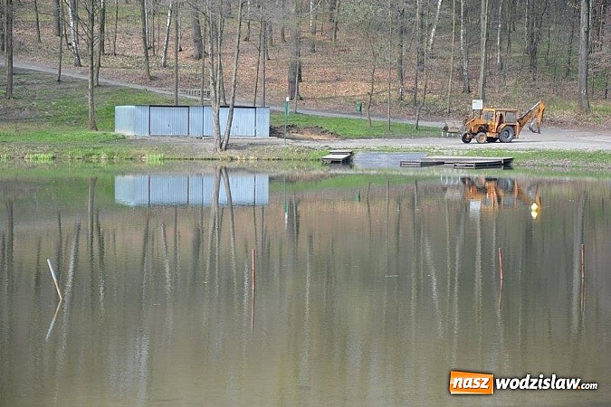 Zdjęcie w galerii na portalu naszwodzislaw.com: Na Balatonie trwają wiosenne porządki  wiadomości z regionu