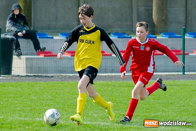 Zdjęcie w galerii na portalu naszwodzislaw.com: Trampkarze Gołkowic rozbici w Tworkowie wiadomości z regionu