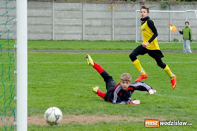 Zdjęcie w galerii na portalu naszwodzislaw.com: Trampkarze Gołkowic rozbici w Tworkowie wiadomości z regionu