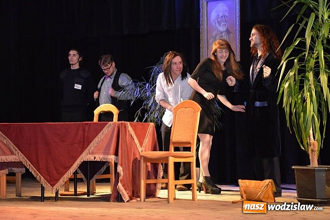 Zdjęcie w galerii na portalu naszwodzislaw.com: Spektakl pt. „Fizycy” w radlińskim MOK-u wiadomości z regionu