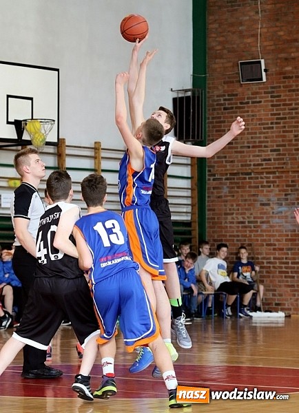 Zdjęcie w galerii na portalu naszwodzislaw.com: Dzień drugi ćwierćfinału Mistrzostw Polski w koszyk&oacute;wce chłopc&oacute;w wiadomości z regionu