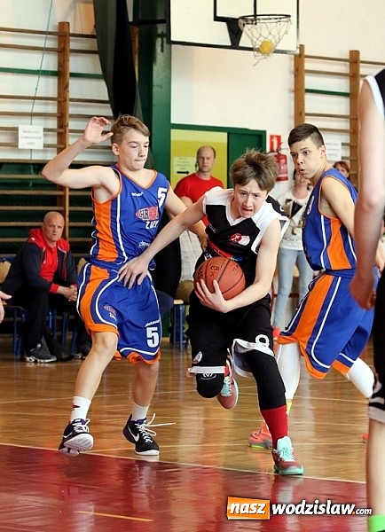 Zdjęcie w galerii na portalu naszwodzislaw.com: Dzień drugi ćwierćfinału Mistrzostw Polski w koszyk&oacute;wce chłopc&oacute;w wiadomości z regionu