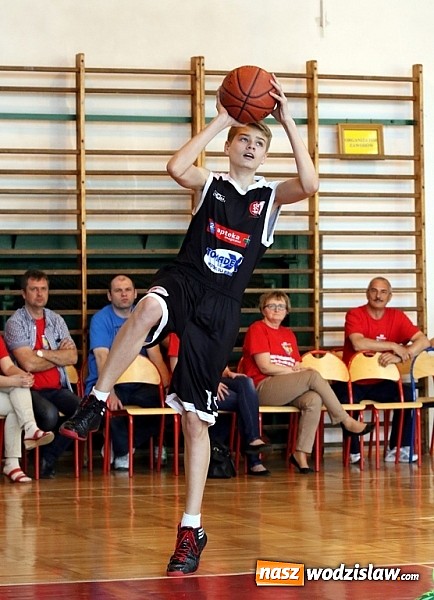 Zdjęcie w galerii na portalu naszwodzislaw.com: Dzień drugi ćwierćfinału Mistrzostw Polski w koszyk&oacute;wce chłopc&oacute;w wiadomości z regionu