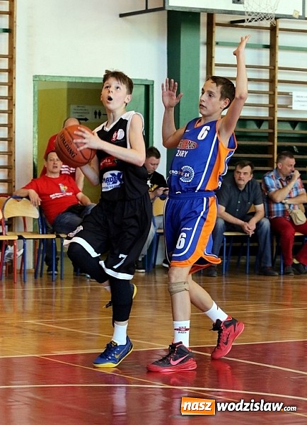 Zdjęcie w galerii na portalu naszwodzislaw.com: Dzień drugi ćwierćfinału Mistrzostw Polski w koszyk&oacute;wce chłopc&oacute;w wiadomości z regionu